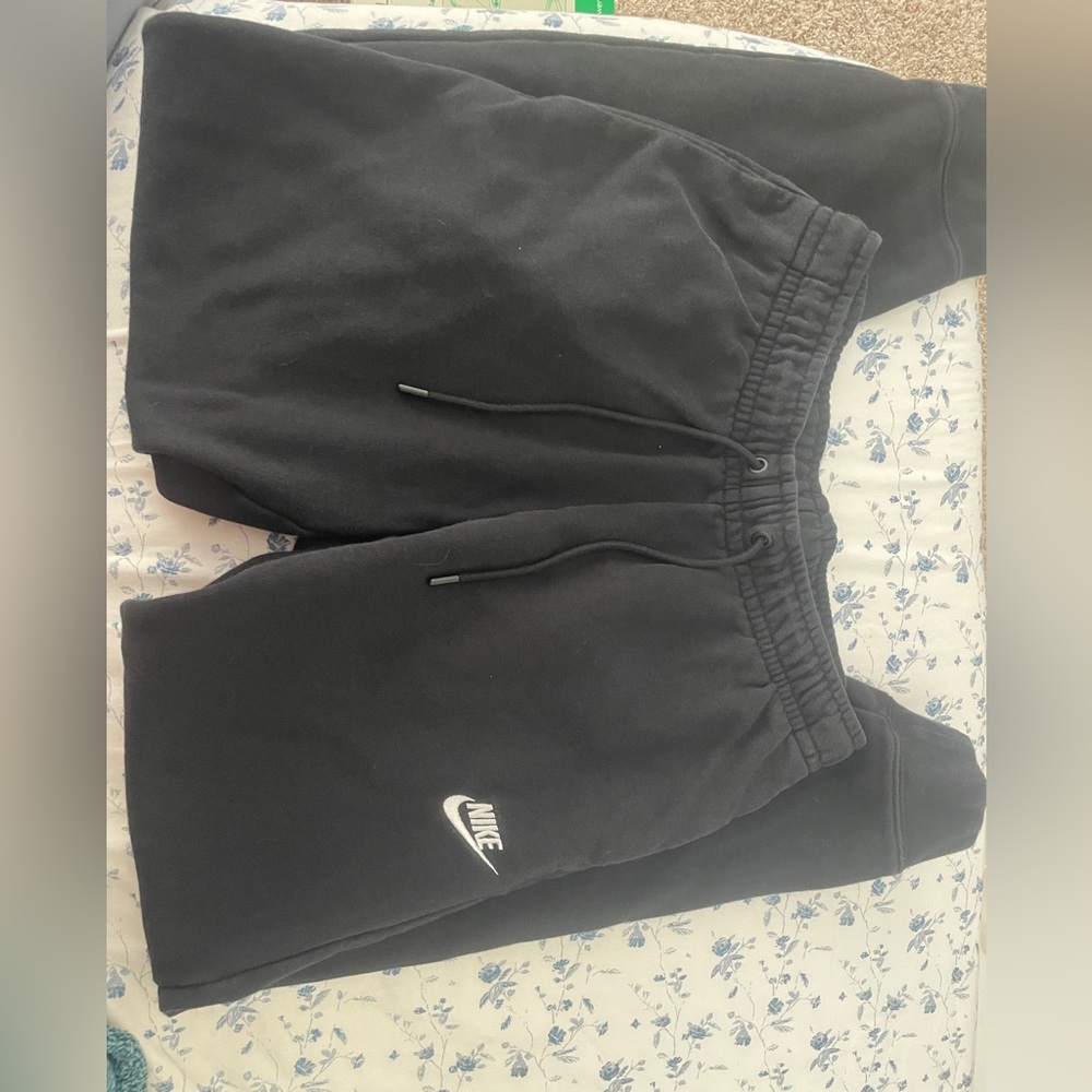 Black Nike sweats